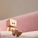 Pequena figura de madeira encantadora que balança com 12 expressões magnéticas